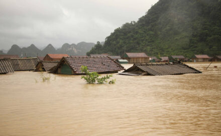Congly vn quang binh hon 34 100 nha bi ngap lut giao thong bi ach tac nghiem trong vi mua lu hinh anh160579475